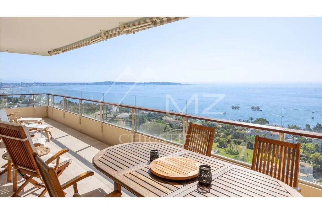Property photo 1 of 12 Superb Corner Apartment With Breathtaking Sea View