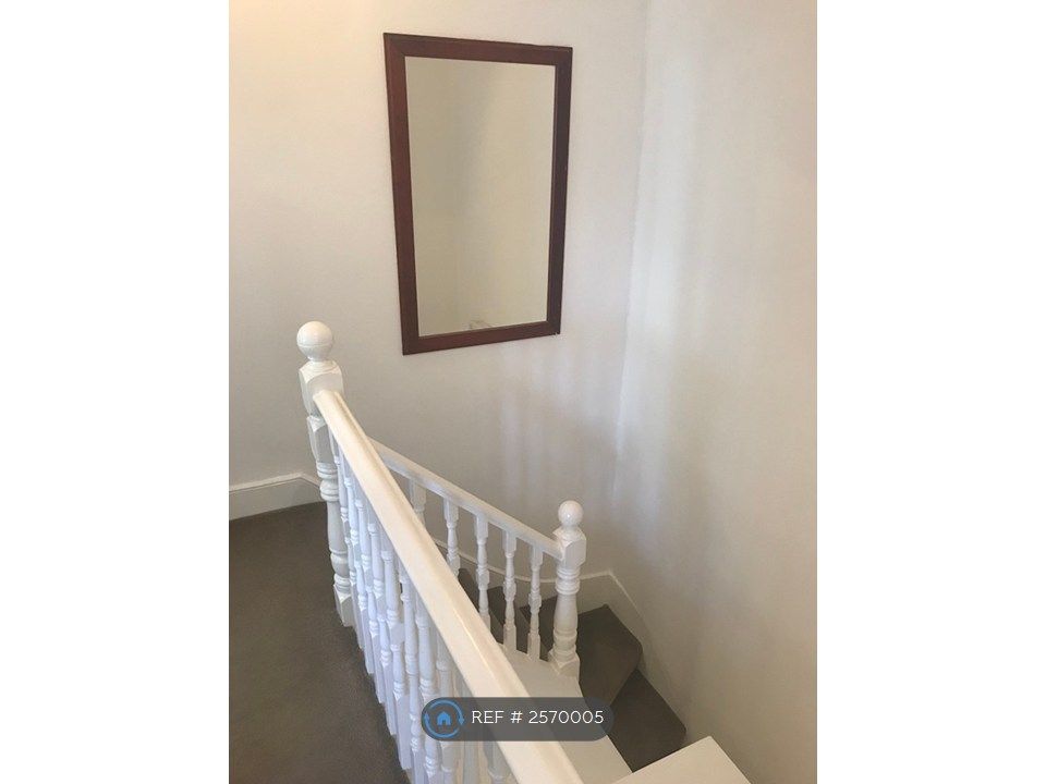 Property photo 3 of 12 Landing