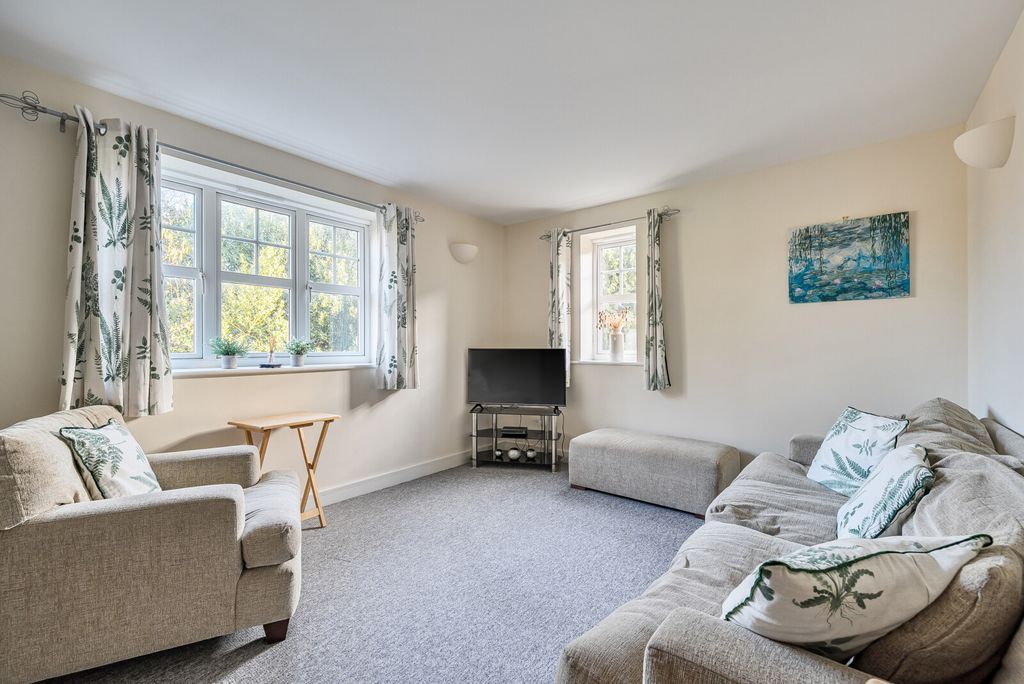 Property photo 2 of 16 1396001-13-695E81...