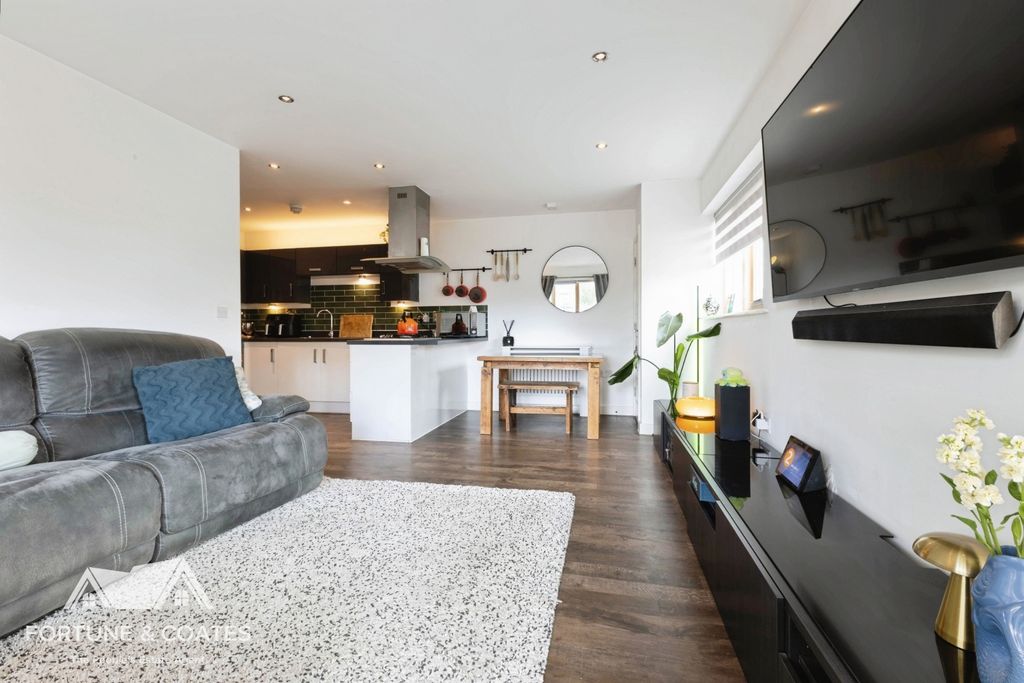Property photo 2 of 18 Pbox-Img.Jpg