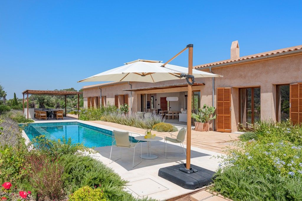 Property photo 1 of 20 Swimming Pool (4)
