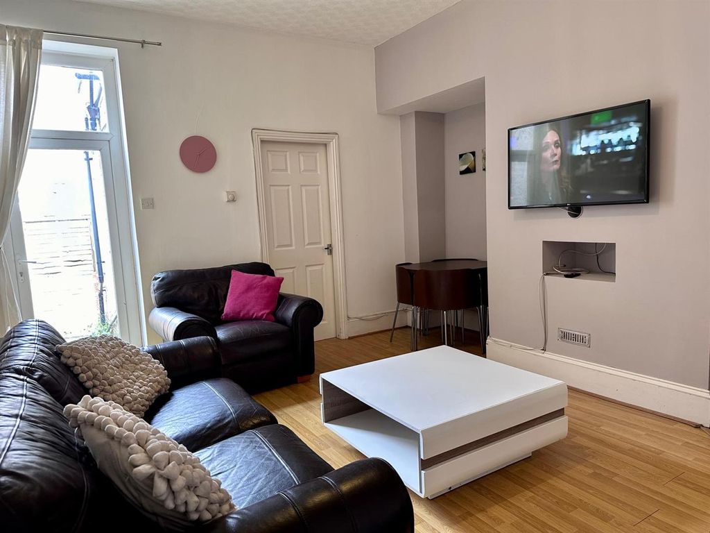 Property photo 1 of 12 Lounge.Jpg