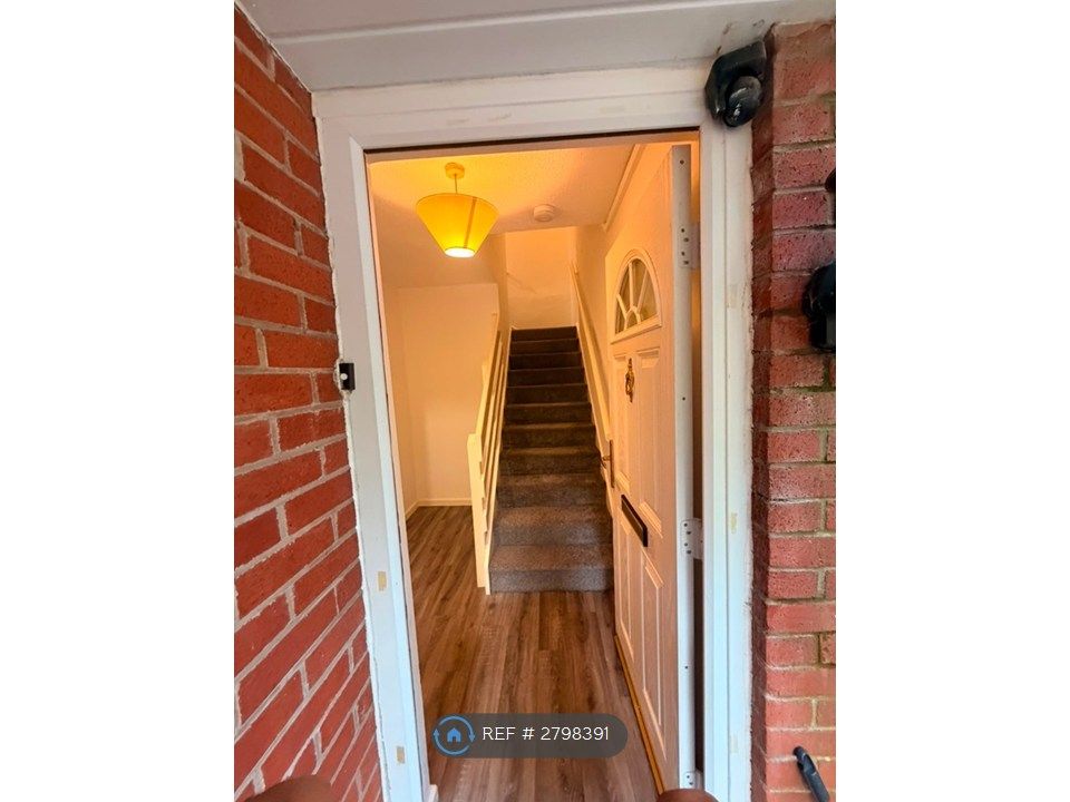 Property photo 2 of 17 Entrance Hall