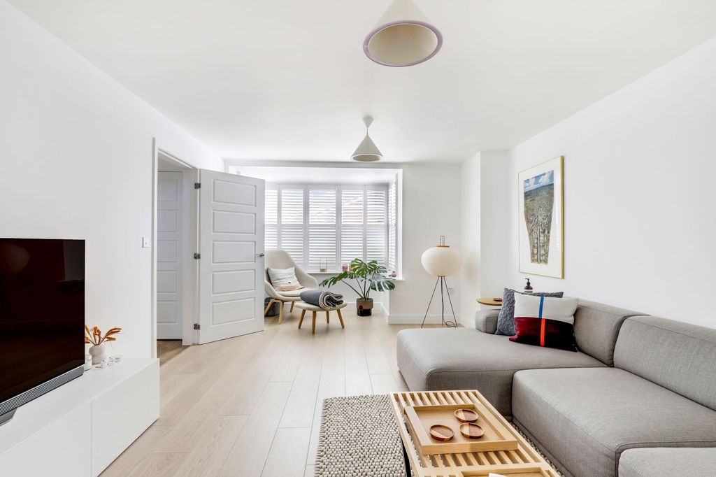 Property photo 2 of 24