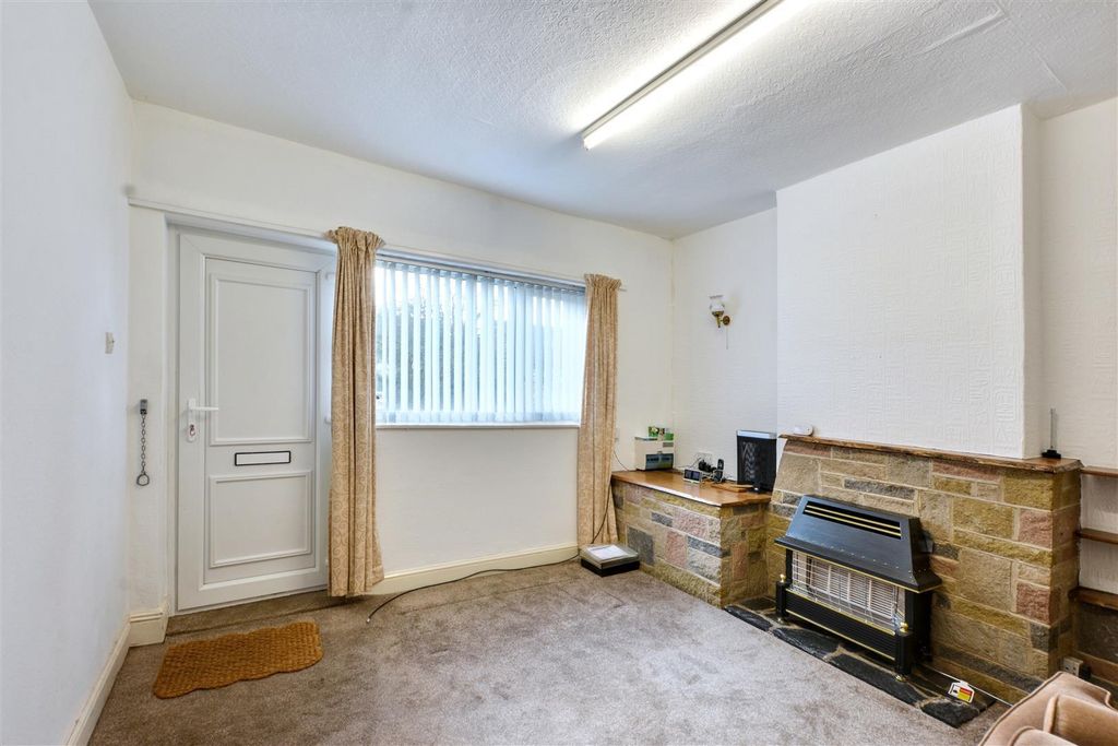 Property photo 2 of 21 Sitting Room.Jpg