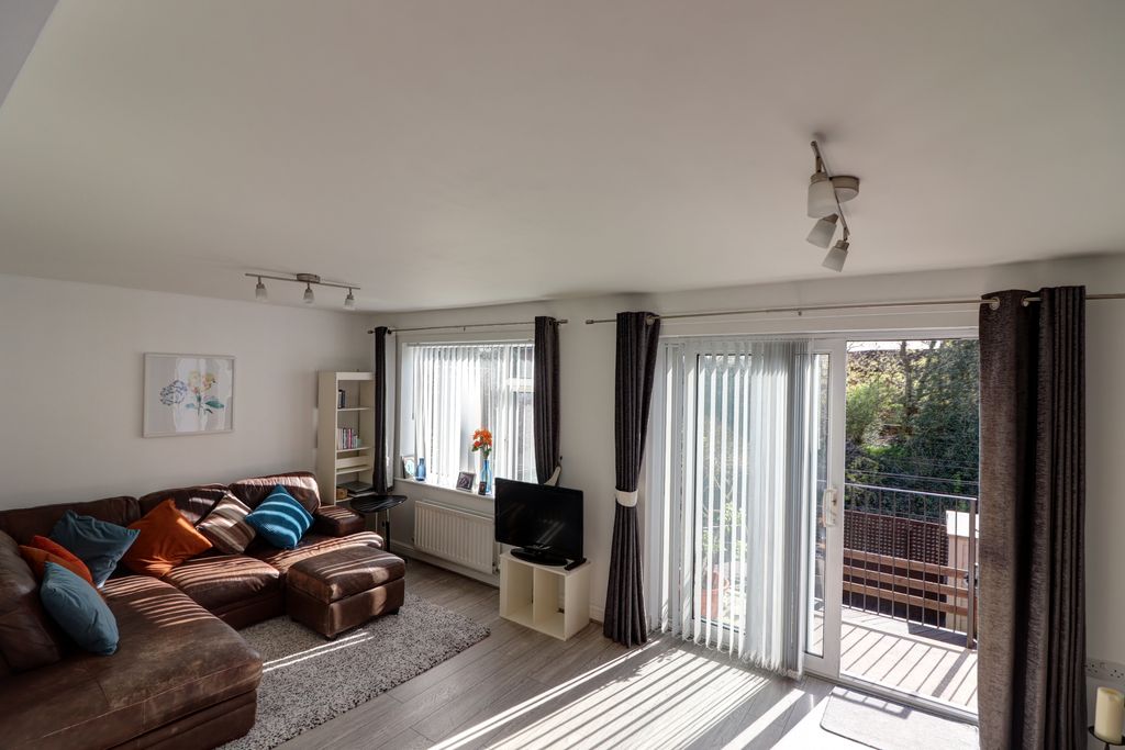 Property photo 2 of 17 Open Plan Living