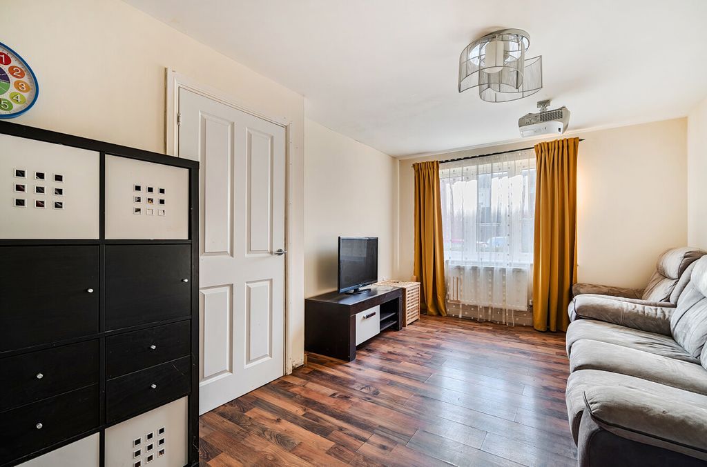 Property photo 3 of 13 1382581-13-691c52...