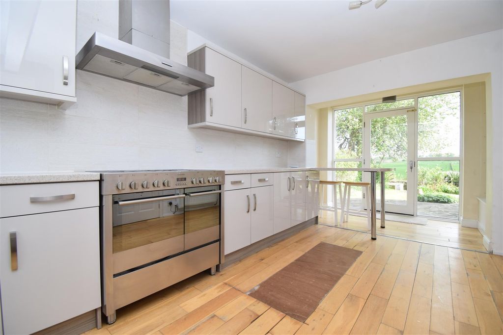 Property photo 2 of 27