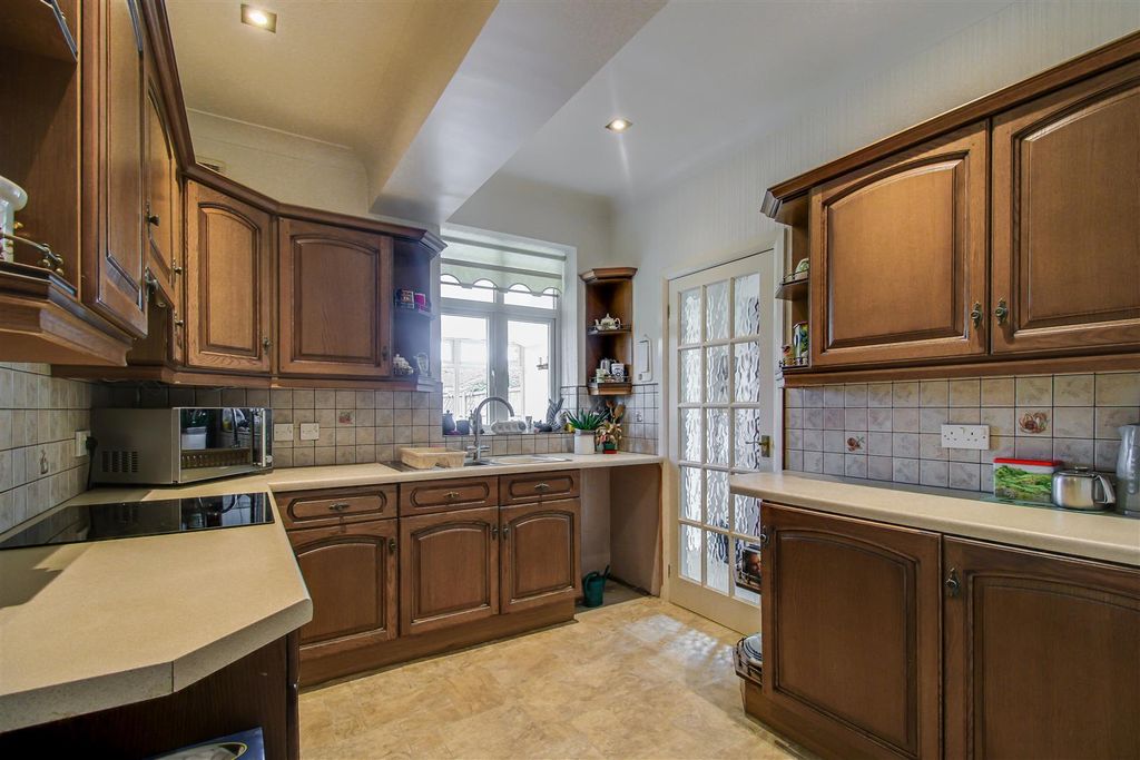 Property photo 2 of 15 Kitchen