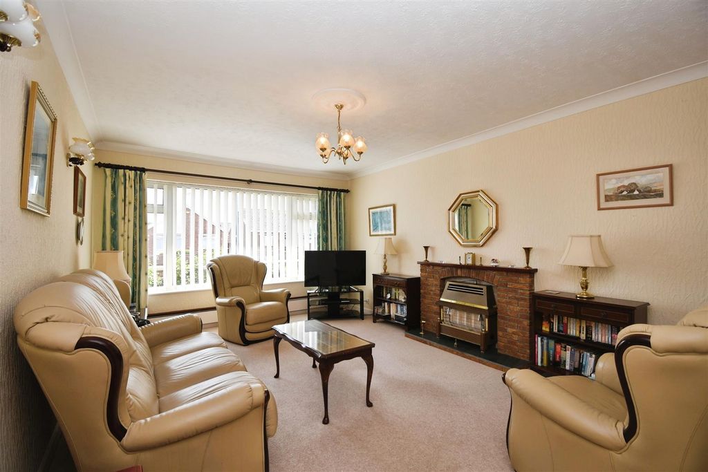 Property photo 2 of 10 Lounge