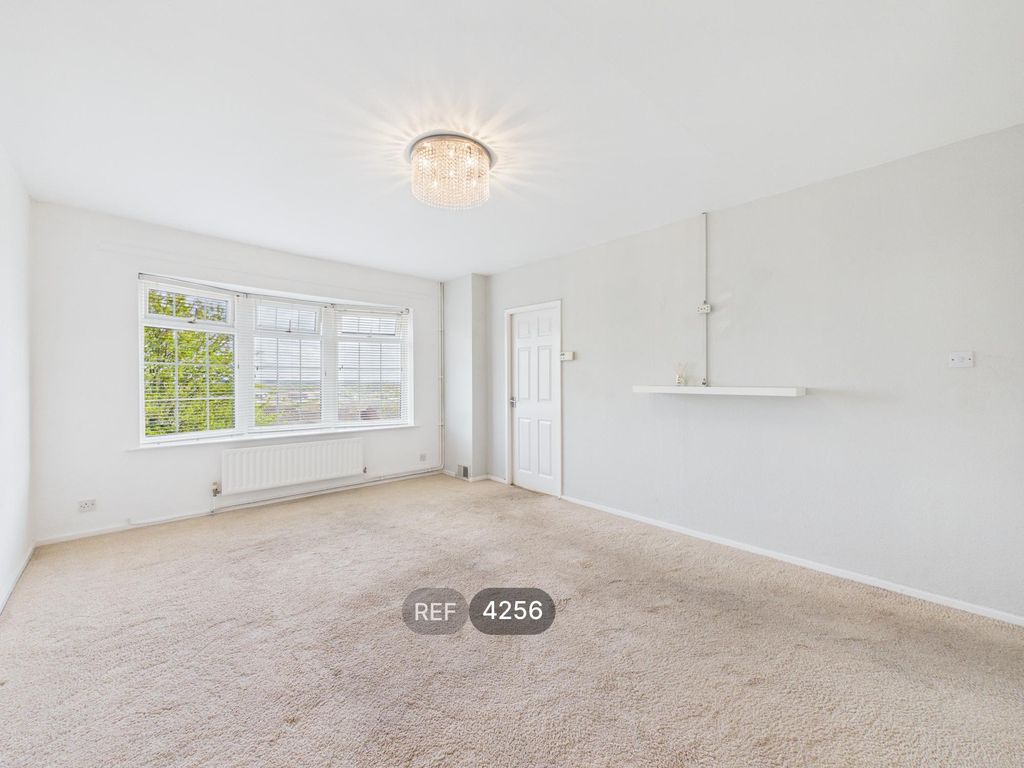 Property photo 3 of 10 Living Room