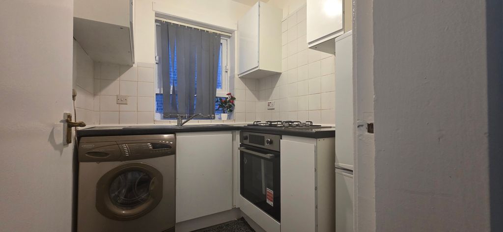 Property photo 1 of 6 Kitchen