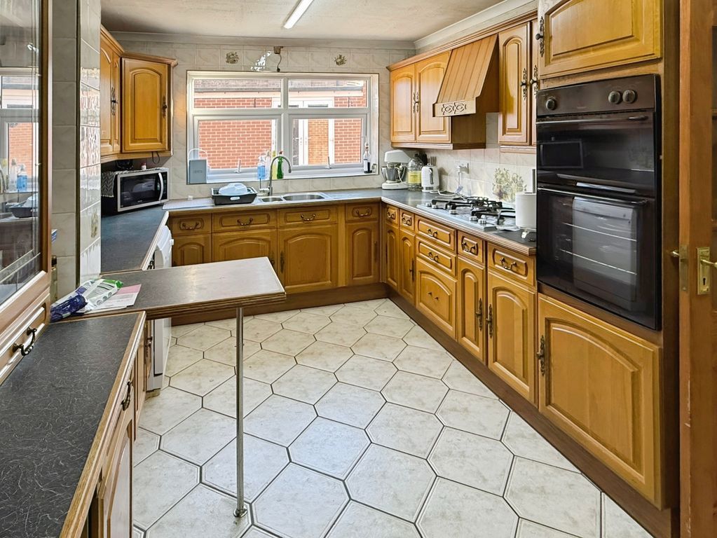 Property photo 3 of 28
