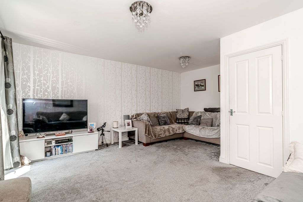 Property photo 3 of 40