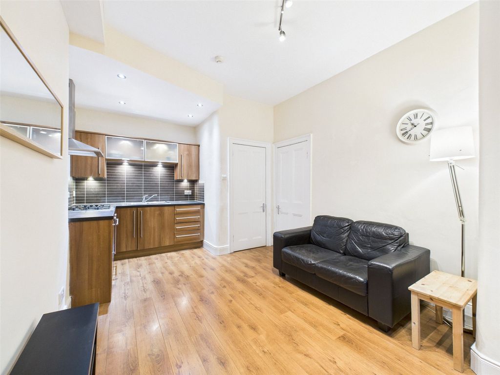 Property photo 3 of 18 Picture No. 23