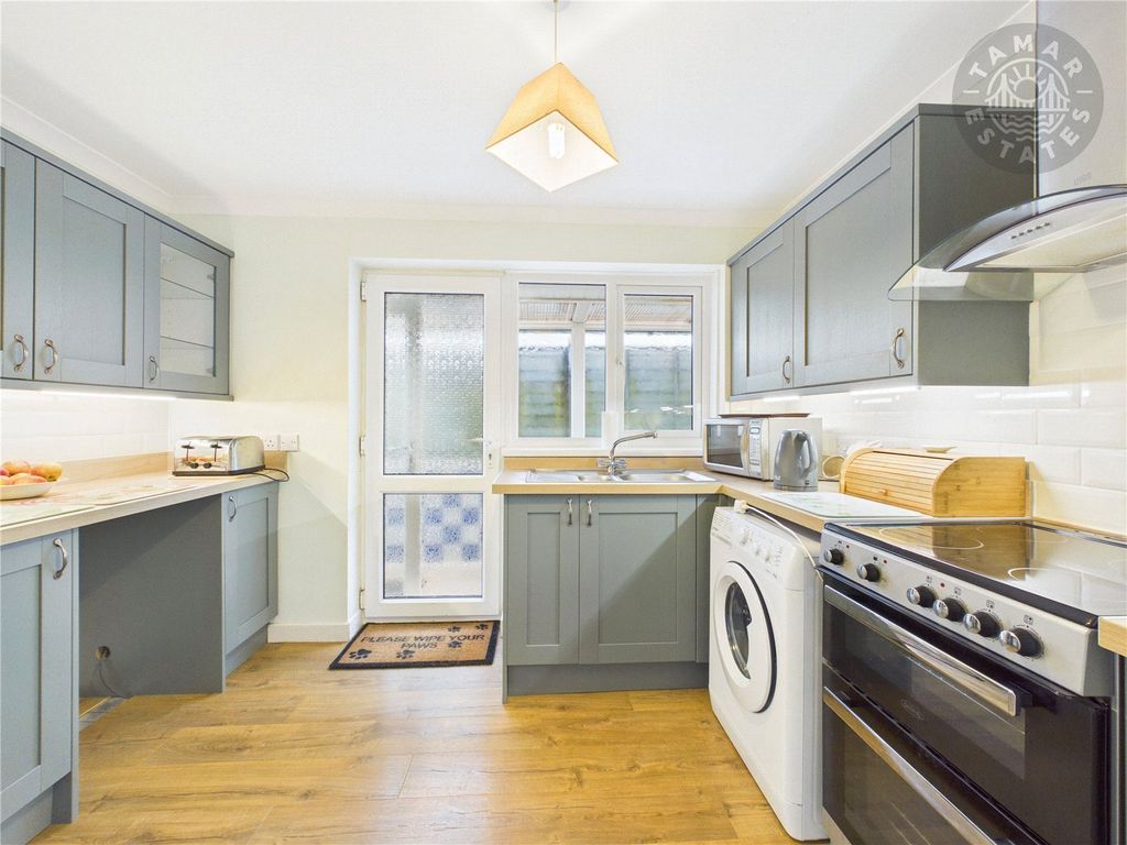 Property photo 2 of 13 Kitchen