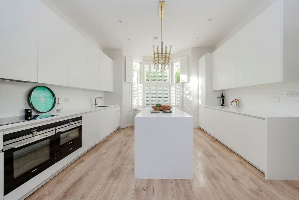 Property photo 3 of 22