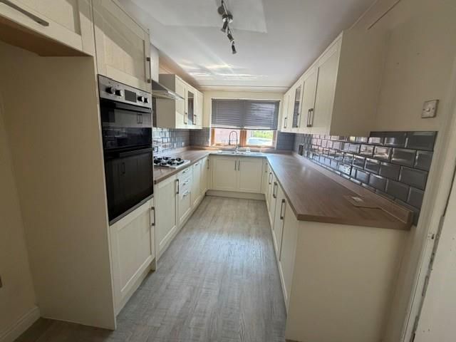 Property photo 3 of 12 Kitchen.Jpg