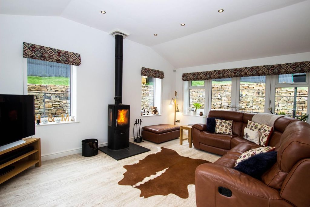 Property photo 3 of 43