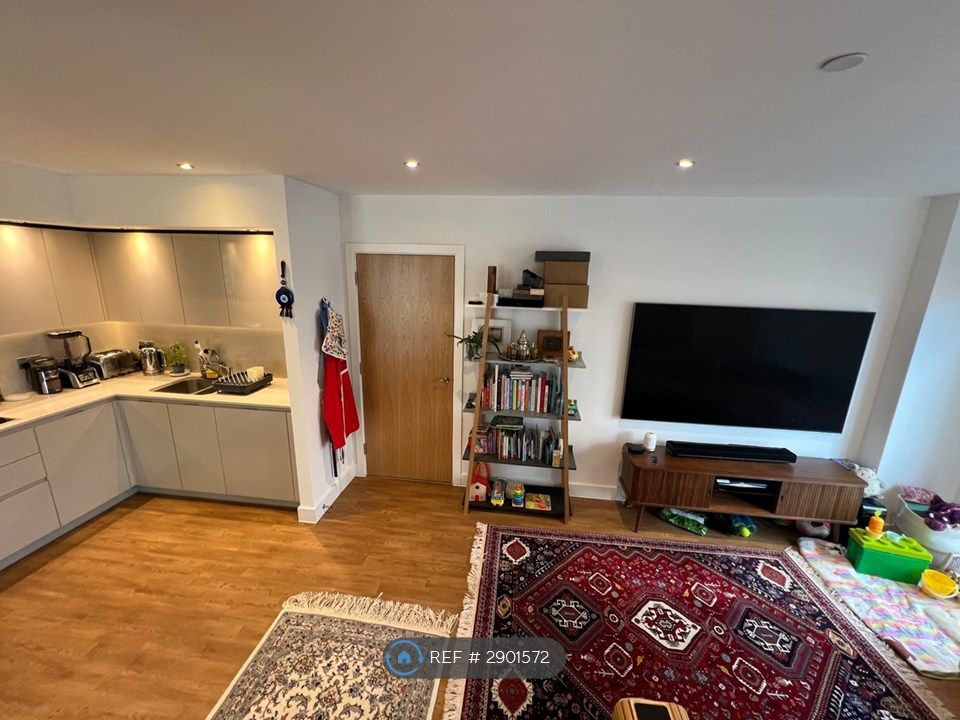 Property photo 3 of 34 Living Room