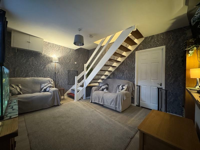 Property photo 3 of 11 Lounge