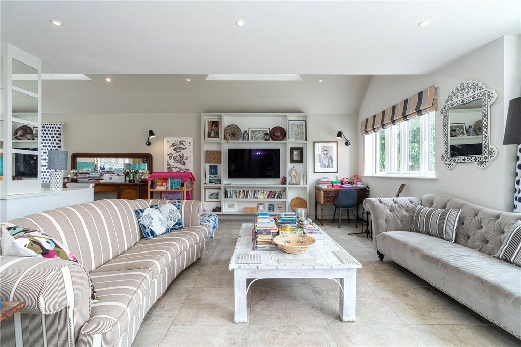 Property photo 3 of 28 Picture No. 03