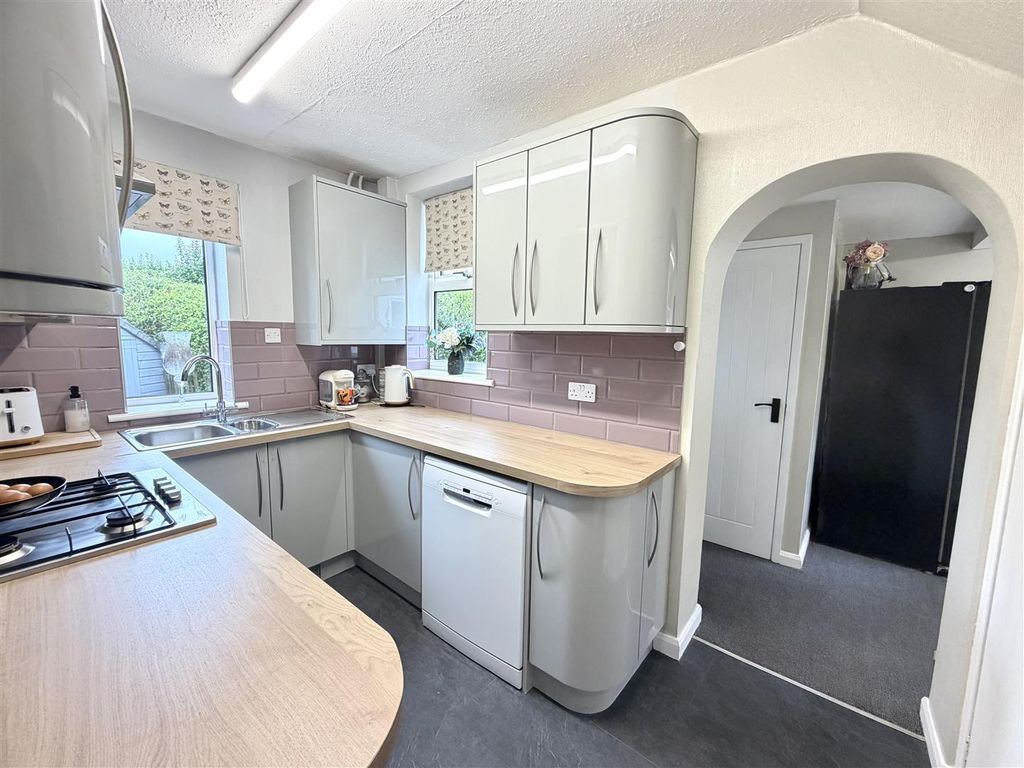 Property photo 2 of 33 Kitchen
