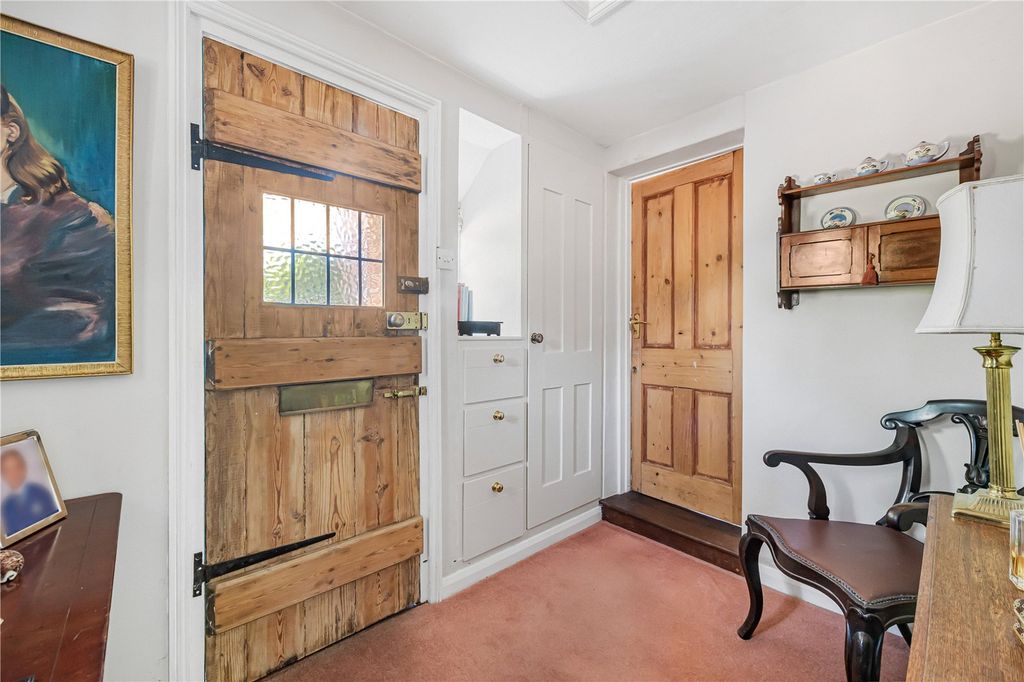 Property photo 3 of 27 Entrance Hall