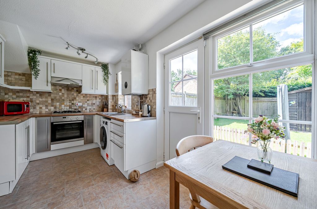 Property photo 3 of 10 1485885-3-6A46420...