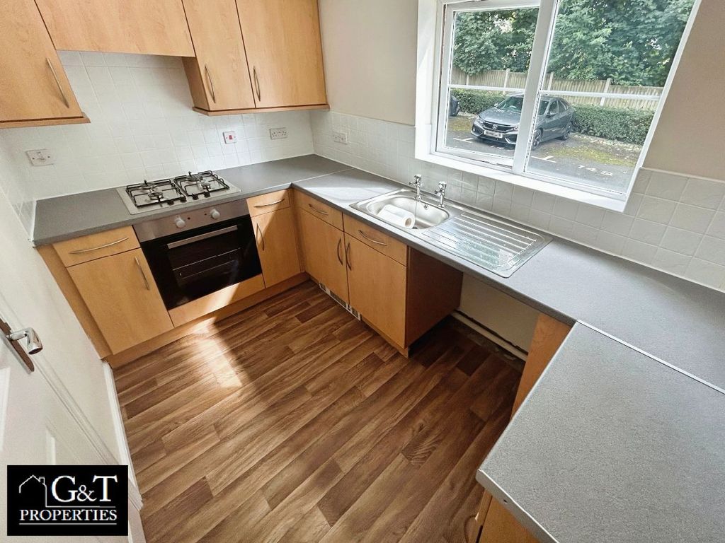 Property photo 3 of 10 Kitchen