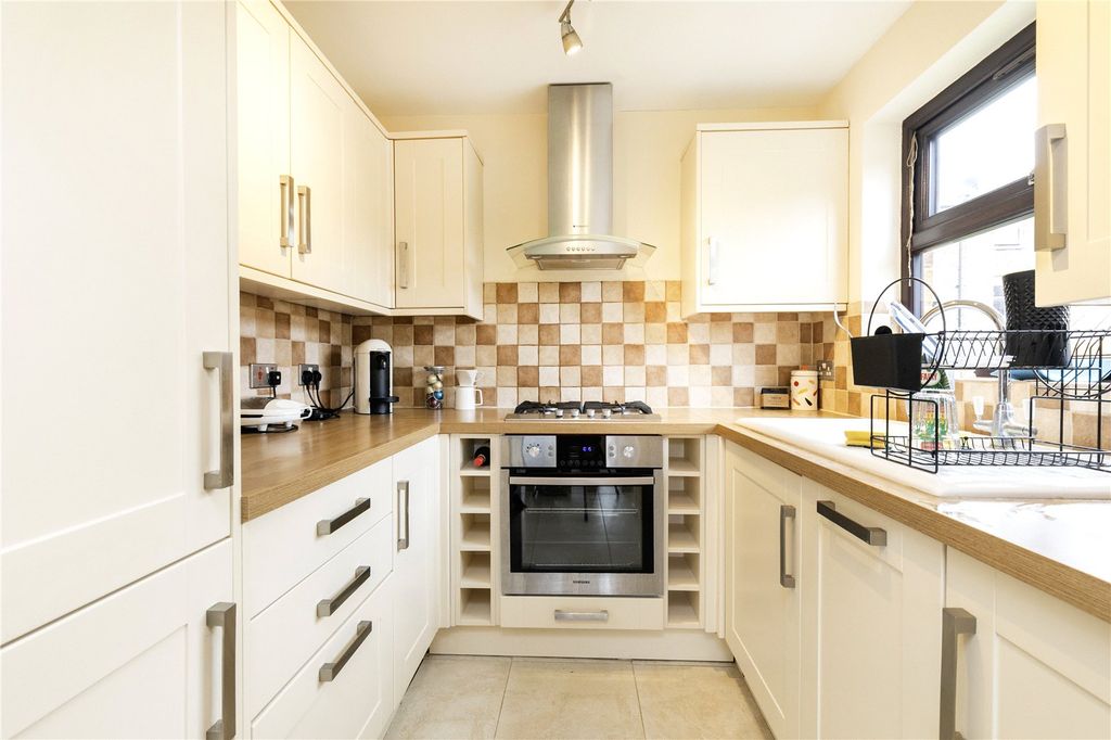Property photo 3 of 14 Kitchen