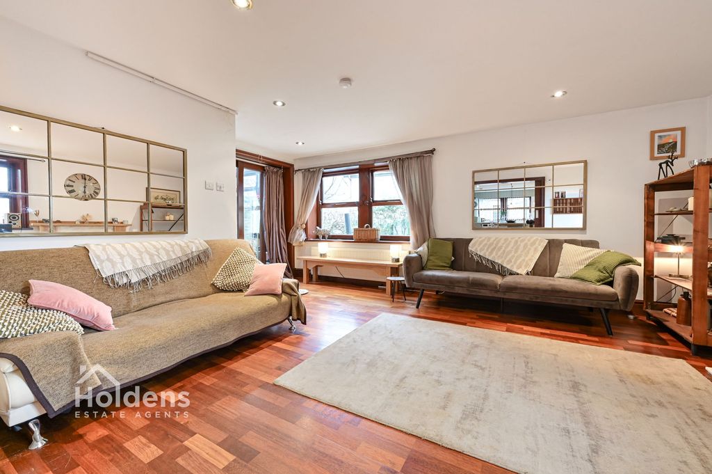 Property photo 3 of 23