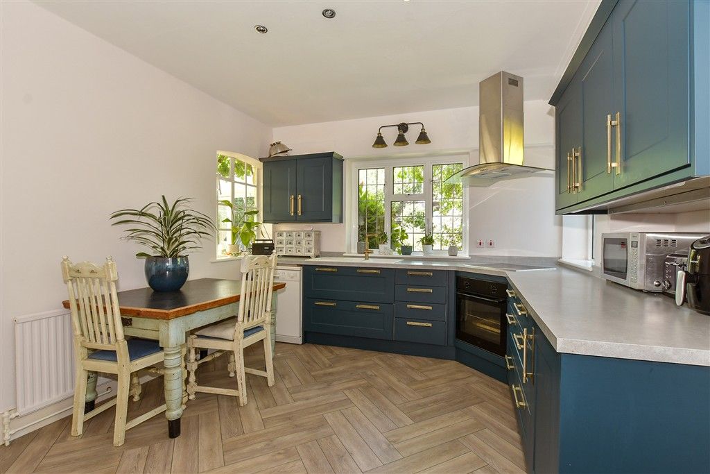 Property photo 3 of 14 Kitchen