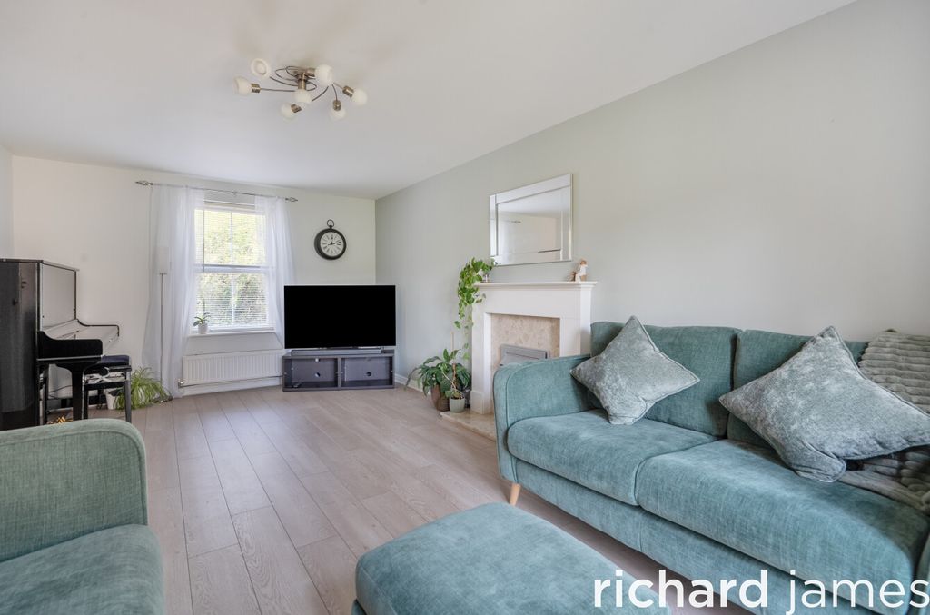 Property photo 3 of 21 39A5A815d947446Eb6719120461A1753