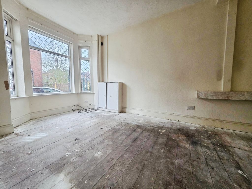 Property photo 2 of 16 Living / Dining Room