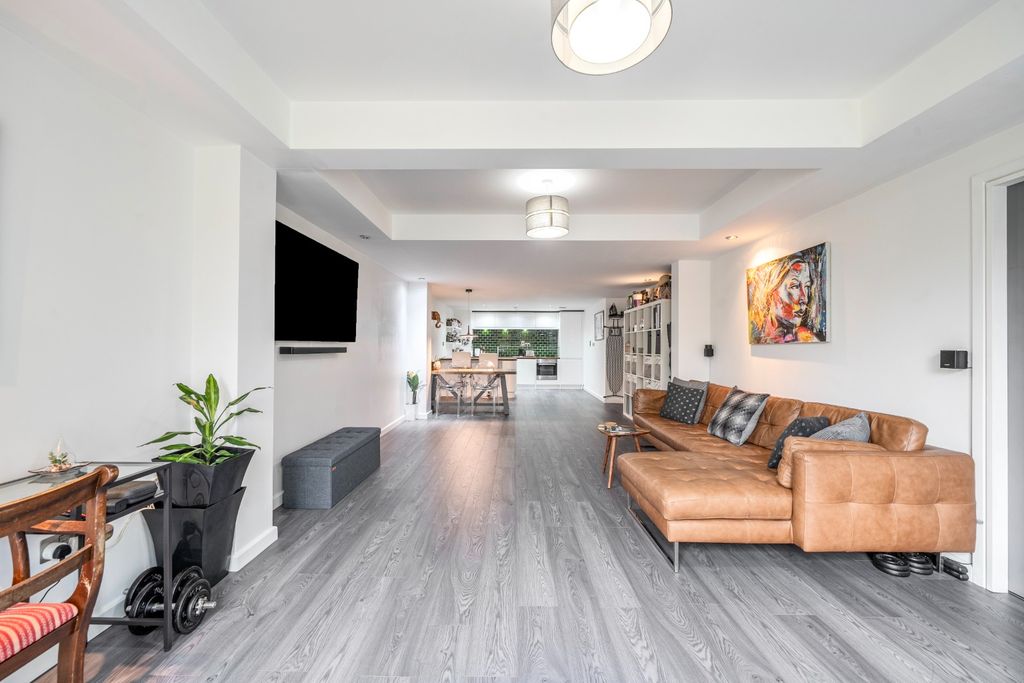 Property photo 2 of 23 4620833