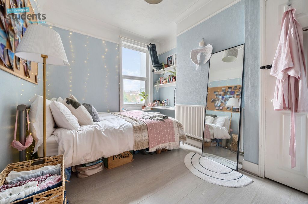 Property photo 2 of 12 59E2787B-2B6B-417...