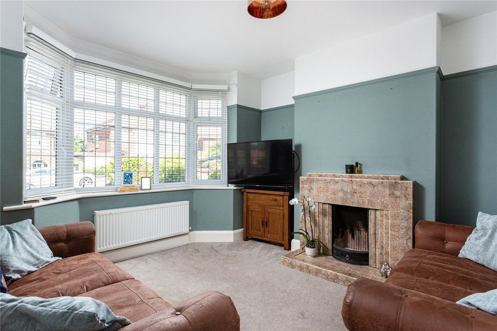 Property photo 2 of 17 Photos