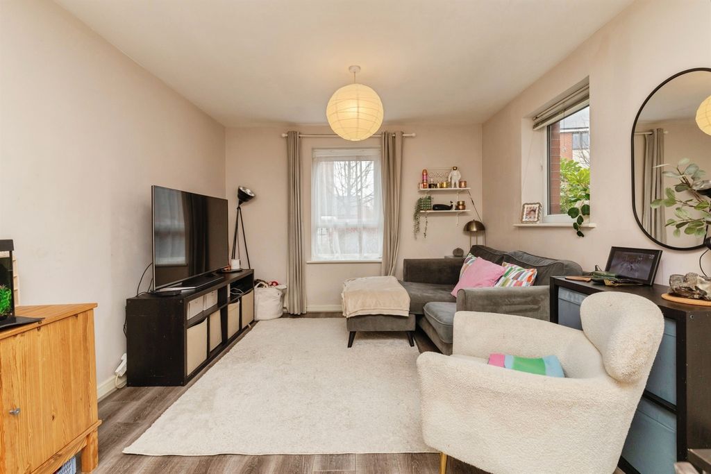 Property photo 2 of 19