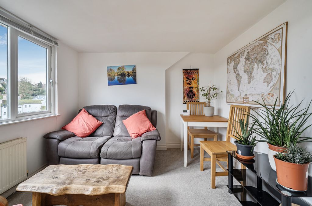 Property photo 1 of 19 1 - 1422186-19-69A1Ae...