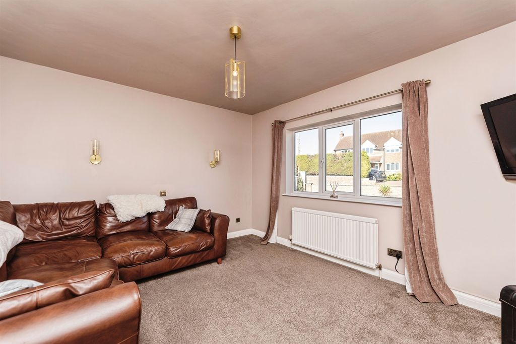 Property photo 3 of 34