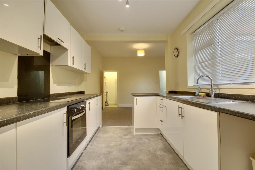 Property photo 2 of 10 CC03Bd19-4B64-4Bde-89Bc-Dd77E57406Df_1_201_A.Jpeg