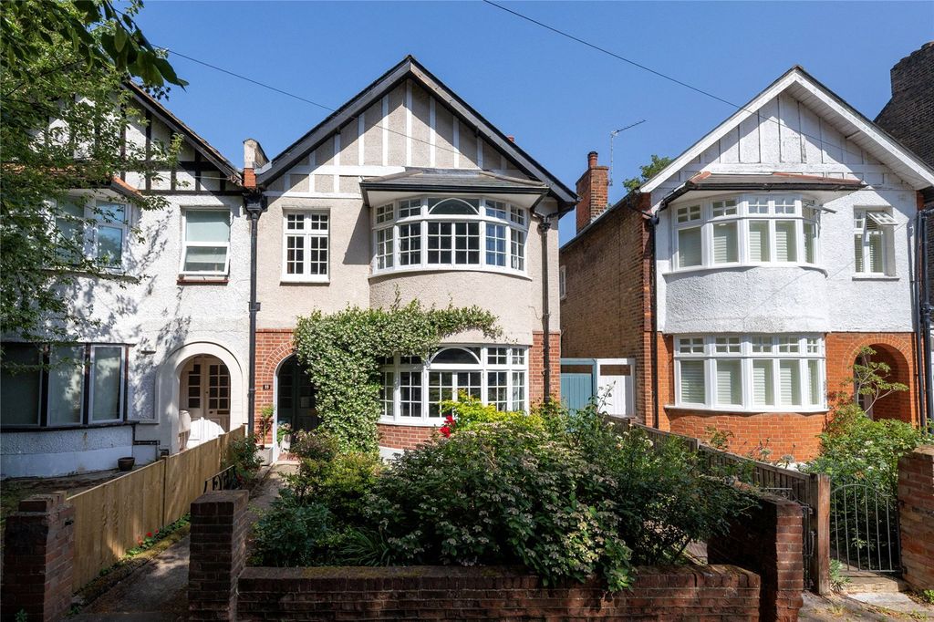 4 bed semi-detached house for saleSomerset Road, Brentford TW8