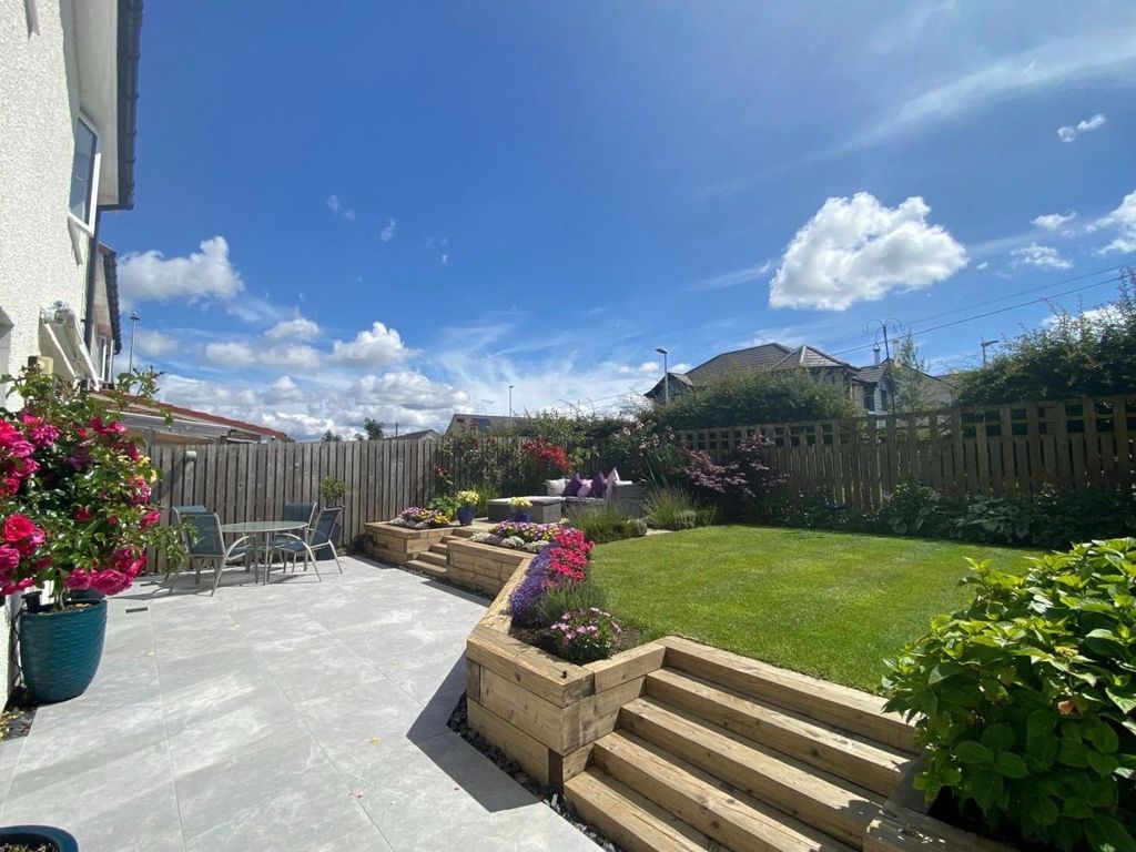 Property photo 3 of 39