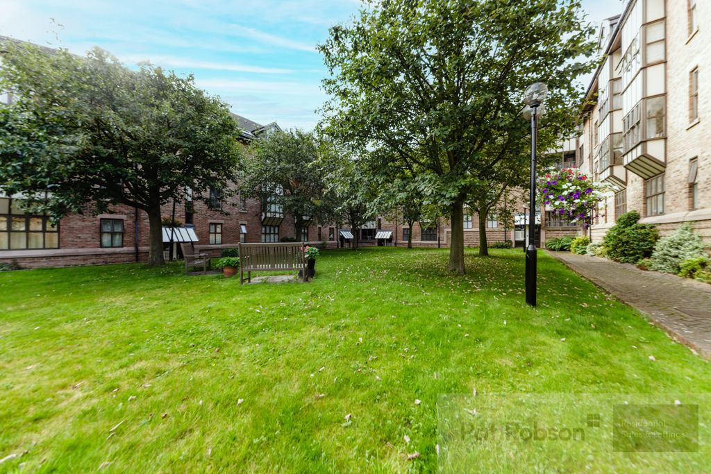 Property photo 2 of 7 17 The Open462.Jpg