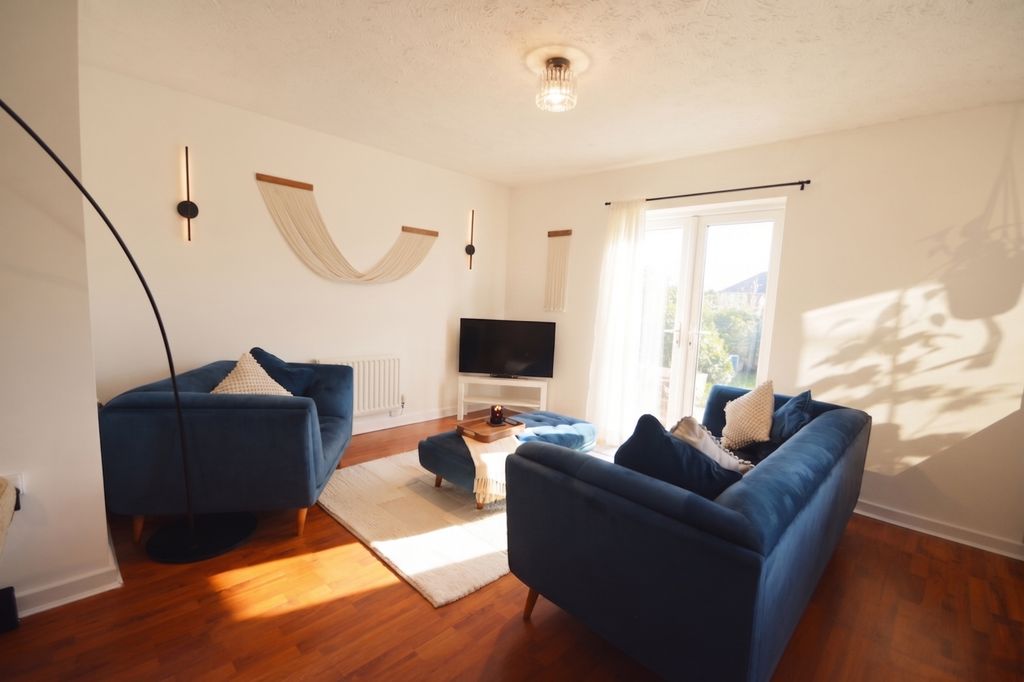 Property photo 2 of 10 Lounge