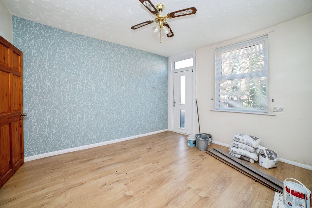 Property photo 3 of 17 Photo