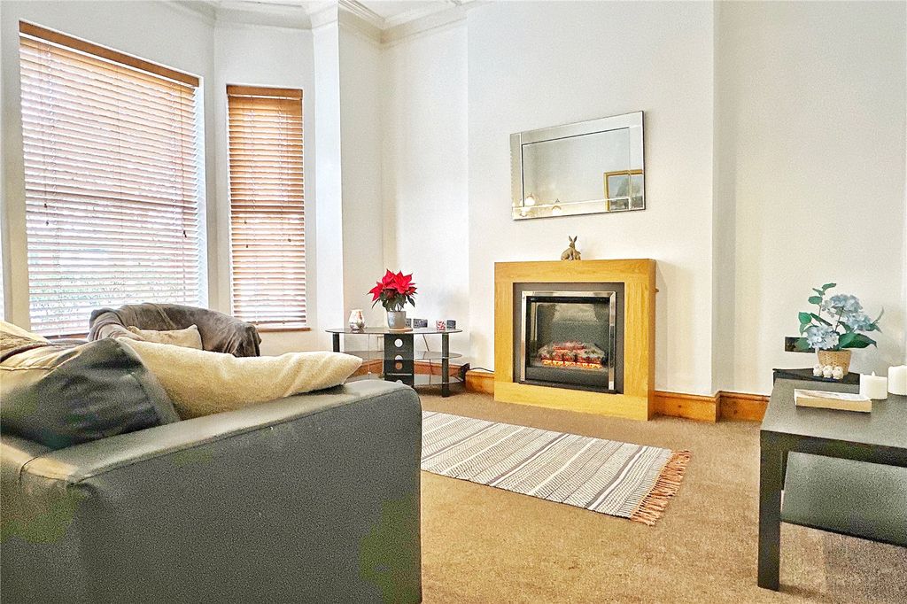 Property photo 3 of 33 Living Room