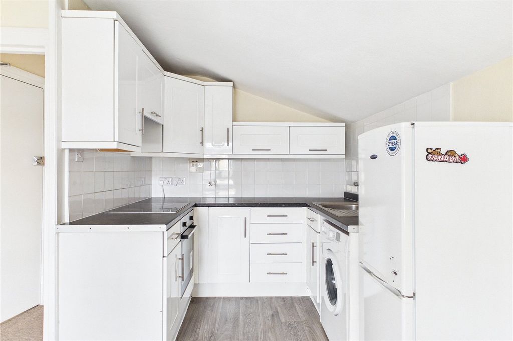 Property photo 2 of 9 Picture No. 18