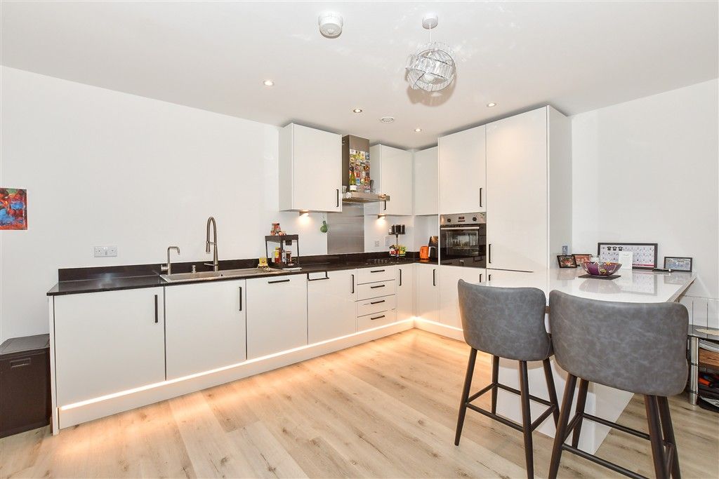 Property photo 2 of 9 Kitchen